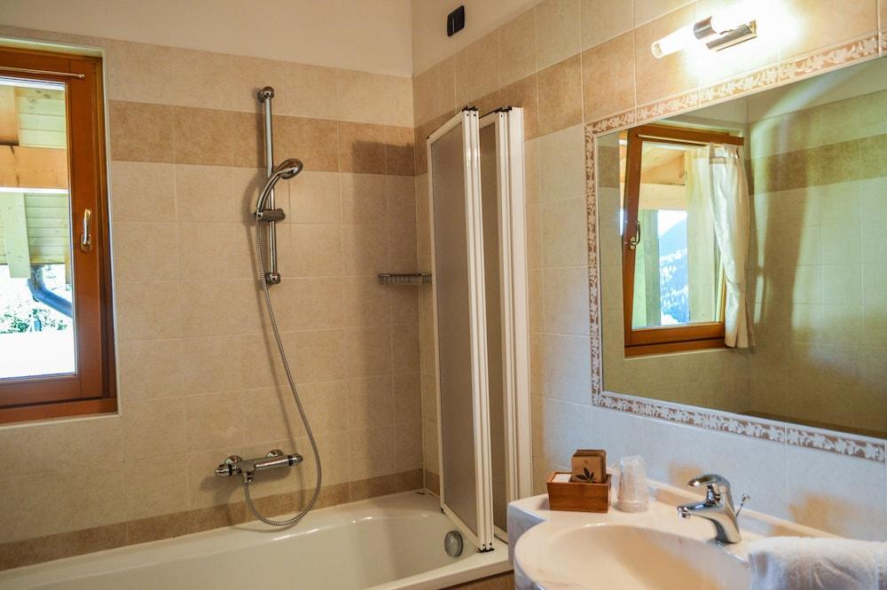 Hotel Garni Sant'Antonio Con Spa Madonna di Campiglio Bagian luar foto