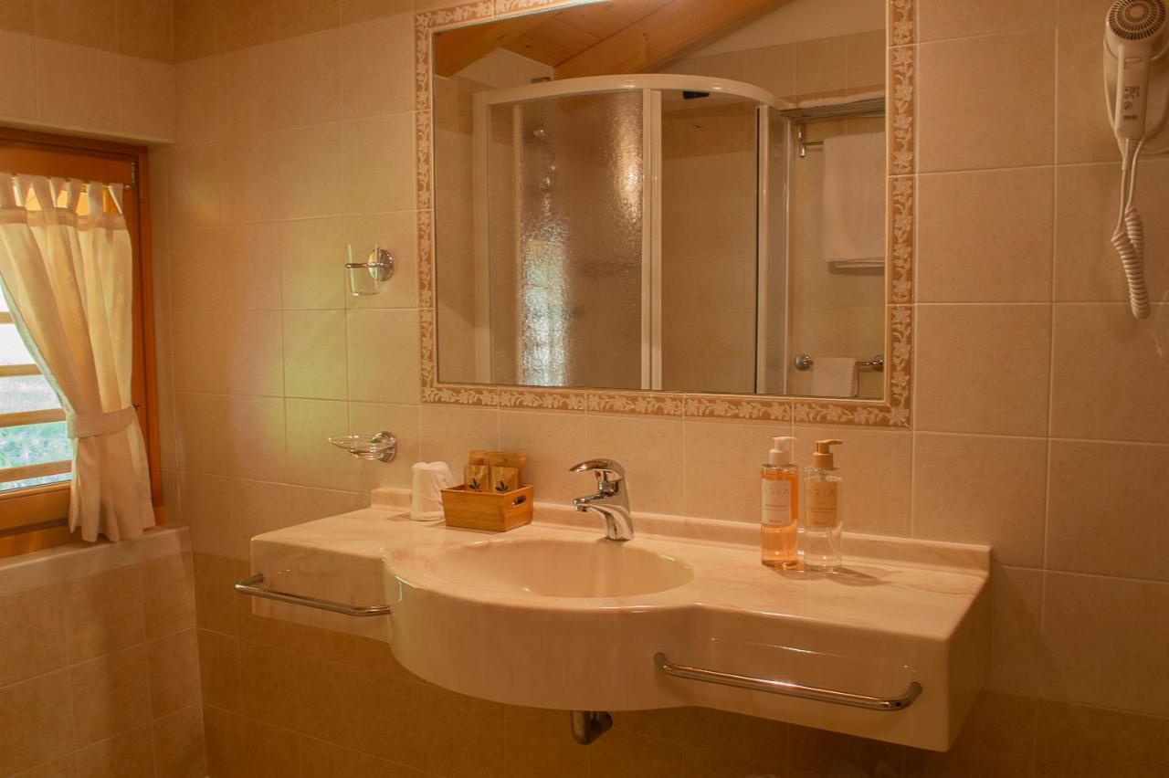 Hotel Garni Sant'Antonio Con Spa Madonna di Campiglio Bagian luar foto