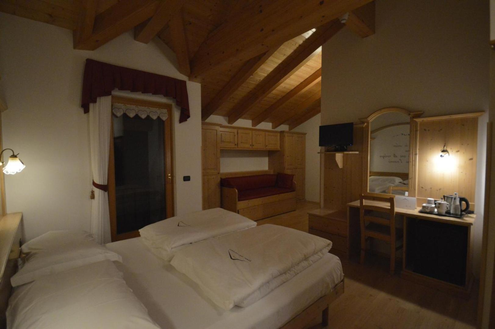 Hotel Garni Sant'Antonio Con Spa Madonna di Campiglio Bagian luar foto