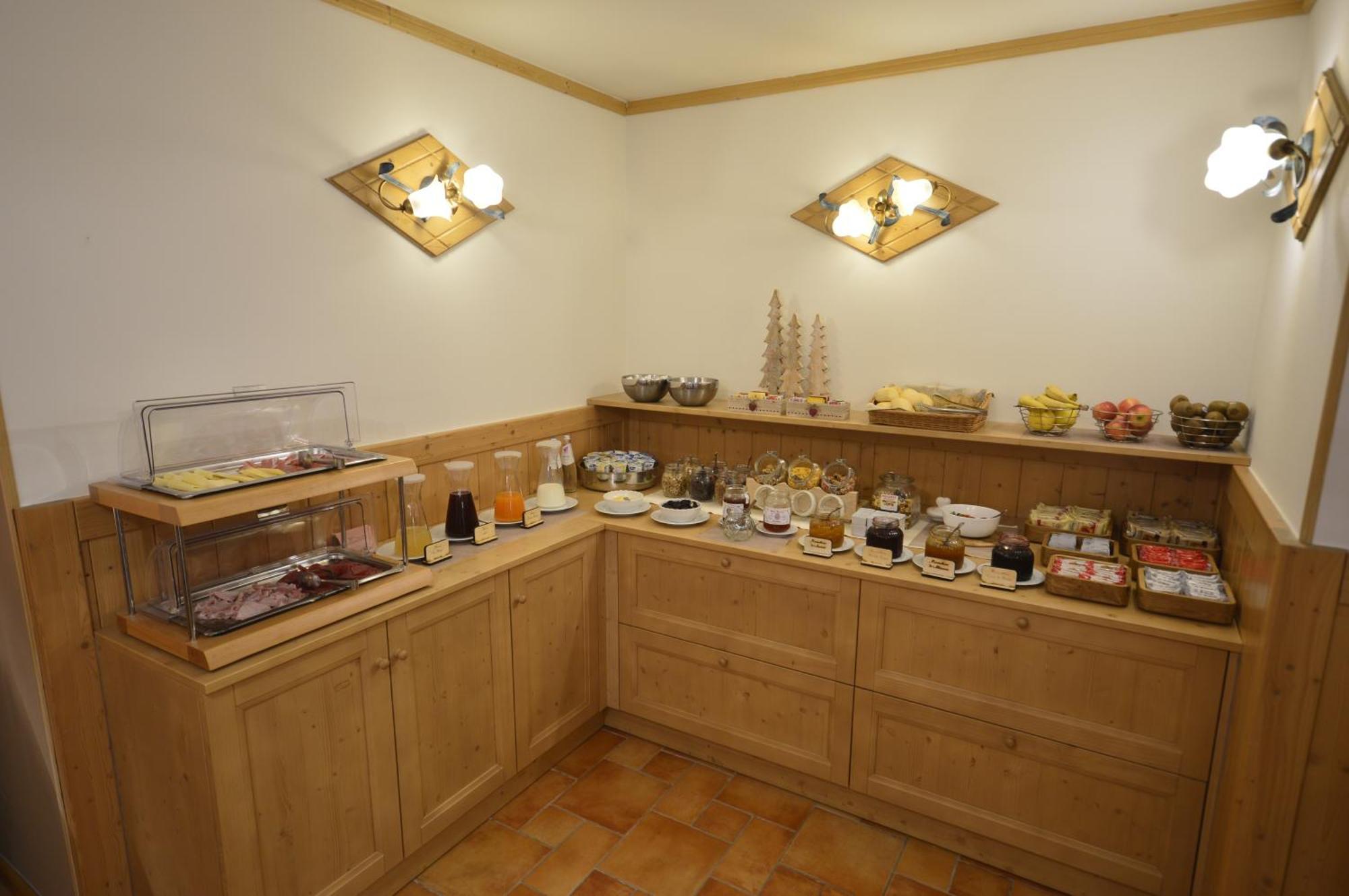 Hotel Garni Sant'Antonio Con Spa Madonna di Campiglio Bagian luar foto