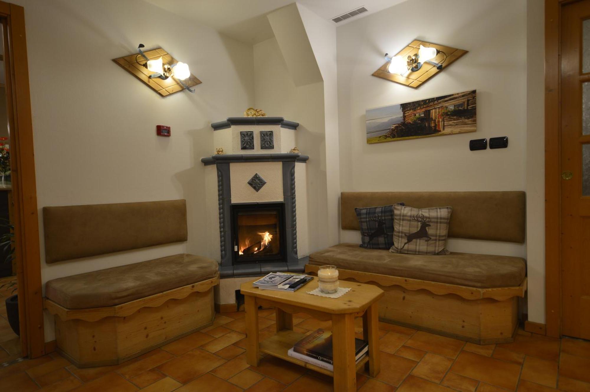 Hotel Garni Sant'Antonio Con Spa Madonna di Campiglio Bagian luar foto