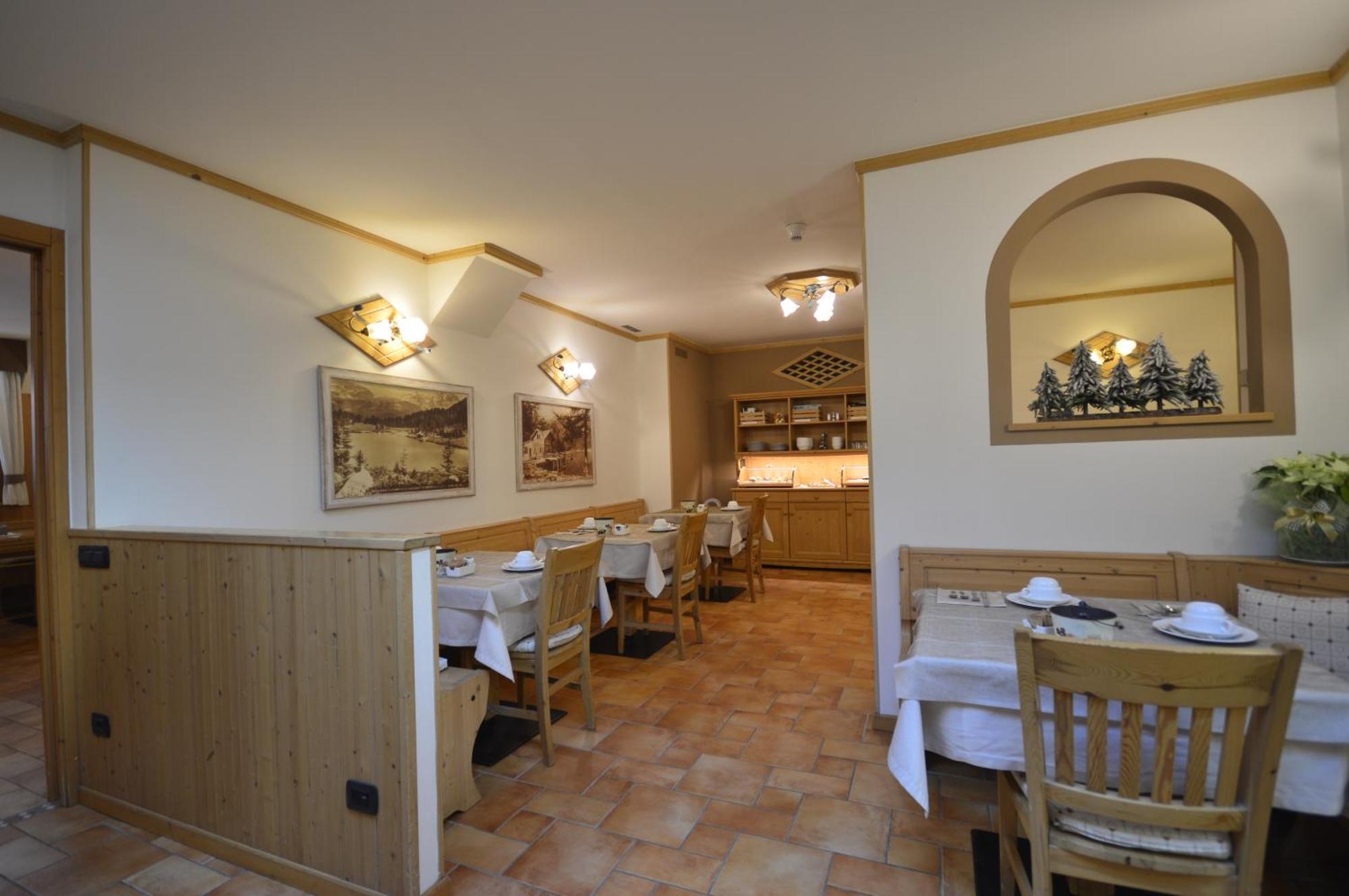 Hotel Garni Sant'Antonio Con Spa Madonna di Campiglio Bagian luar foto