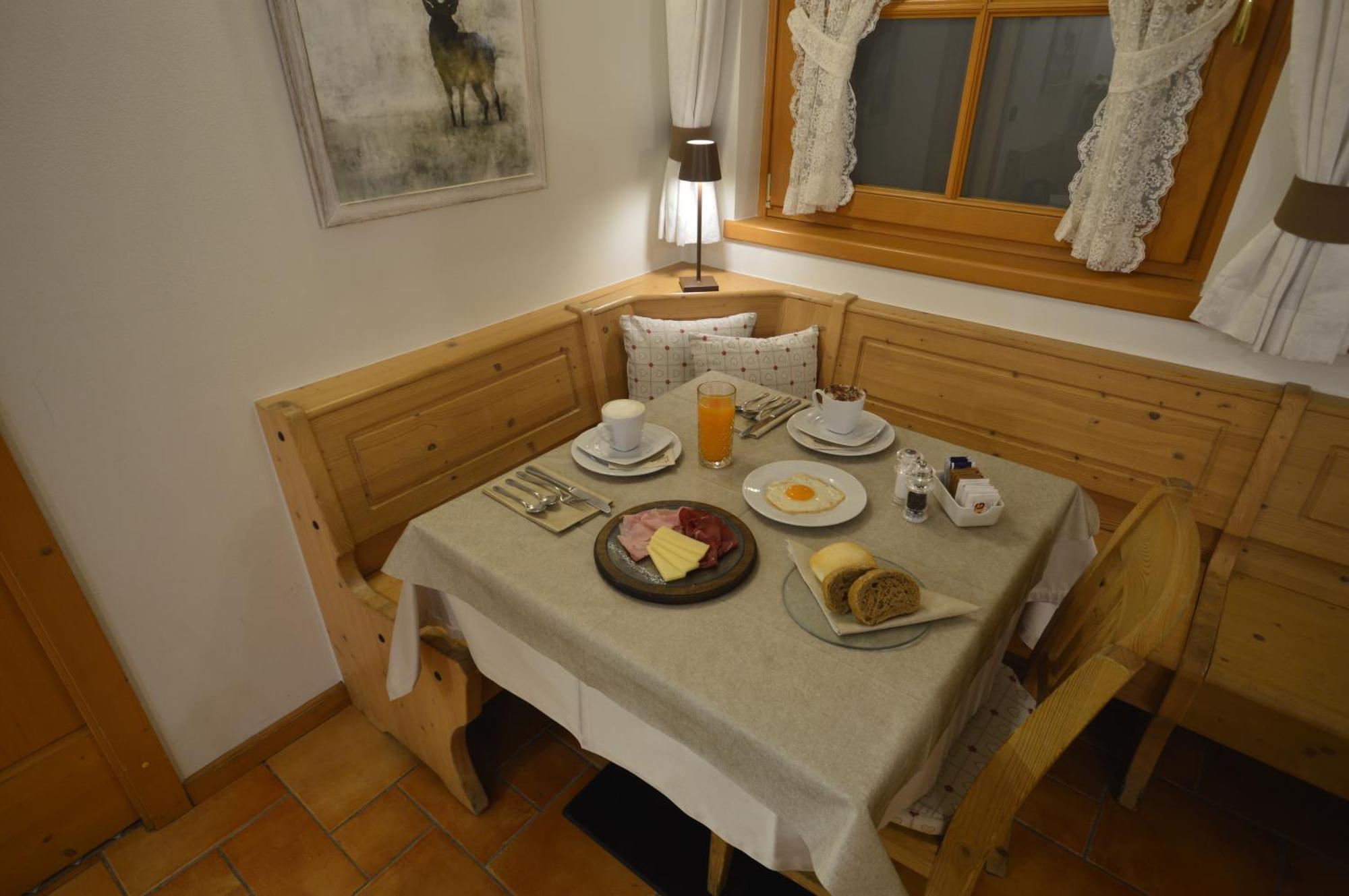 Hotel Garni Sant'Antonio Con Spa Madonna di Campiglio Bagian luar foto