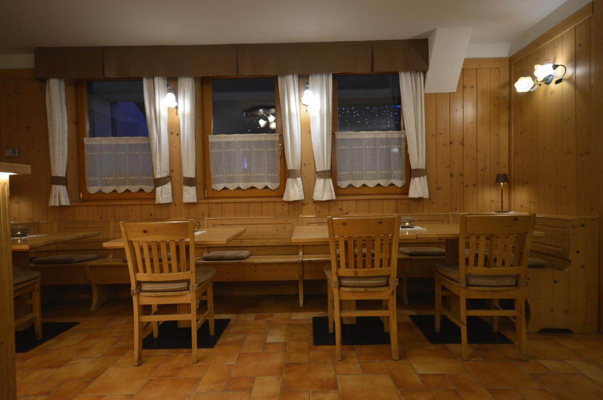 Hotel Garni Sant'Antonio Con Spa Madonna di Campiglio Bagian luar foto