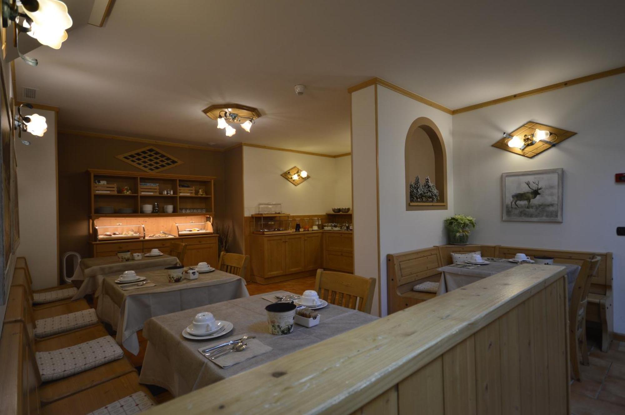 Hotel Garni Sant'Antonio Con Spa Madonna di Campiglio Bagian luar foto