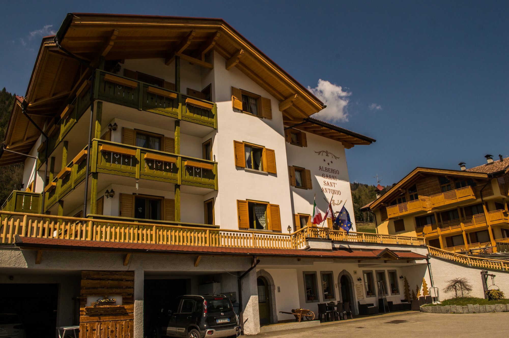 Hotel Garni Sant'Antonio Con Spa Madonna di Campiglio Bagian luar foto