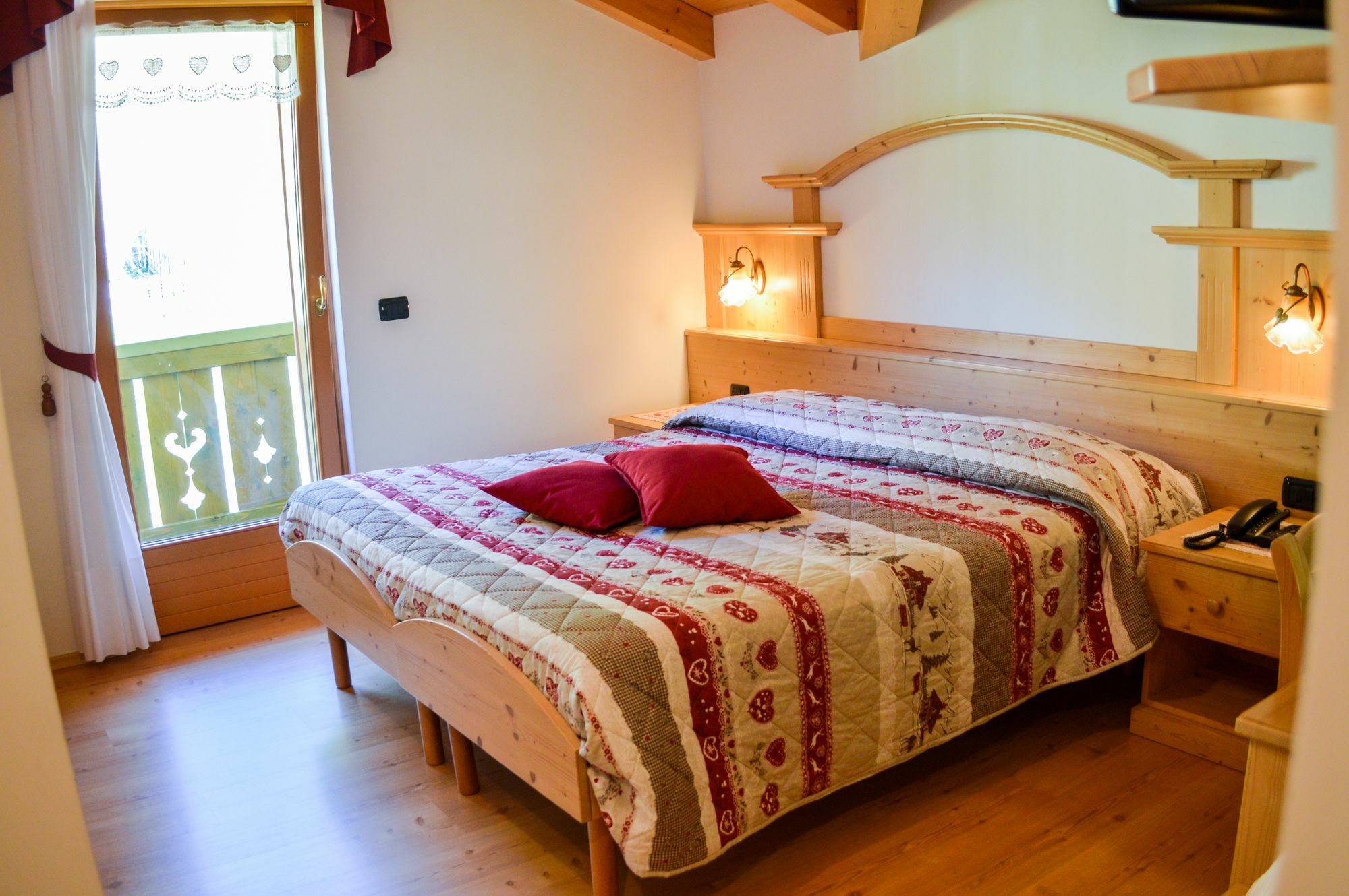 Hotel Garni Sant'Antonio Con Spa Madonna di Campiglio Bagian luar foto