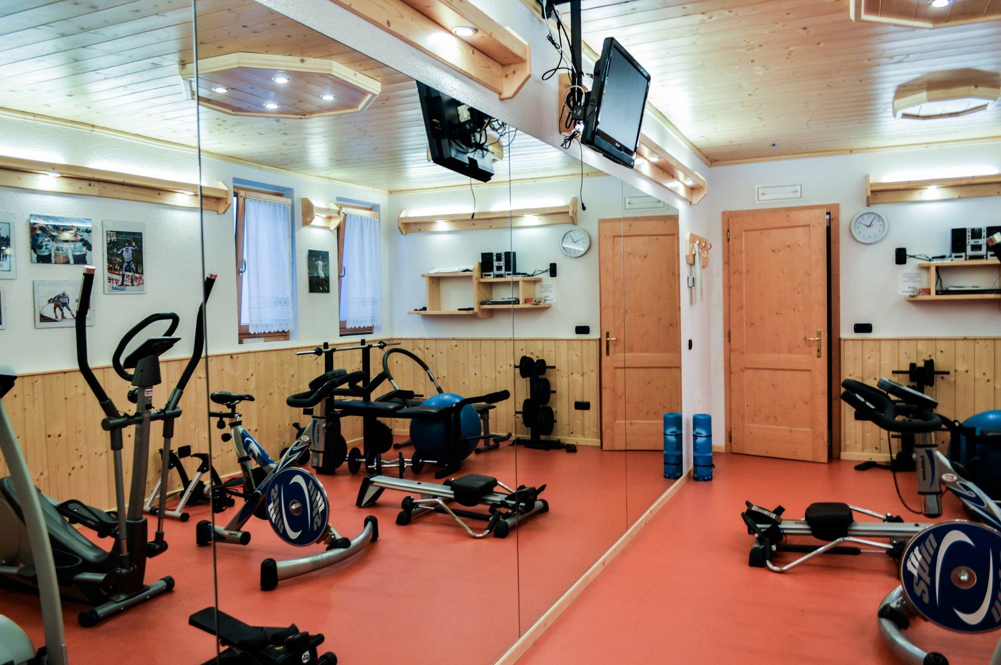 Hotel Garni Sant'Antonio Con Spa Madonna di Campiglio Bagian luar foto