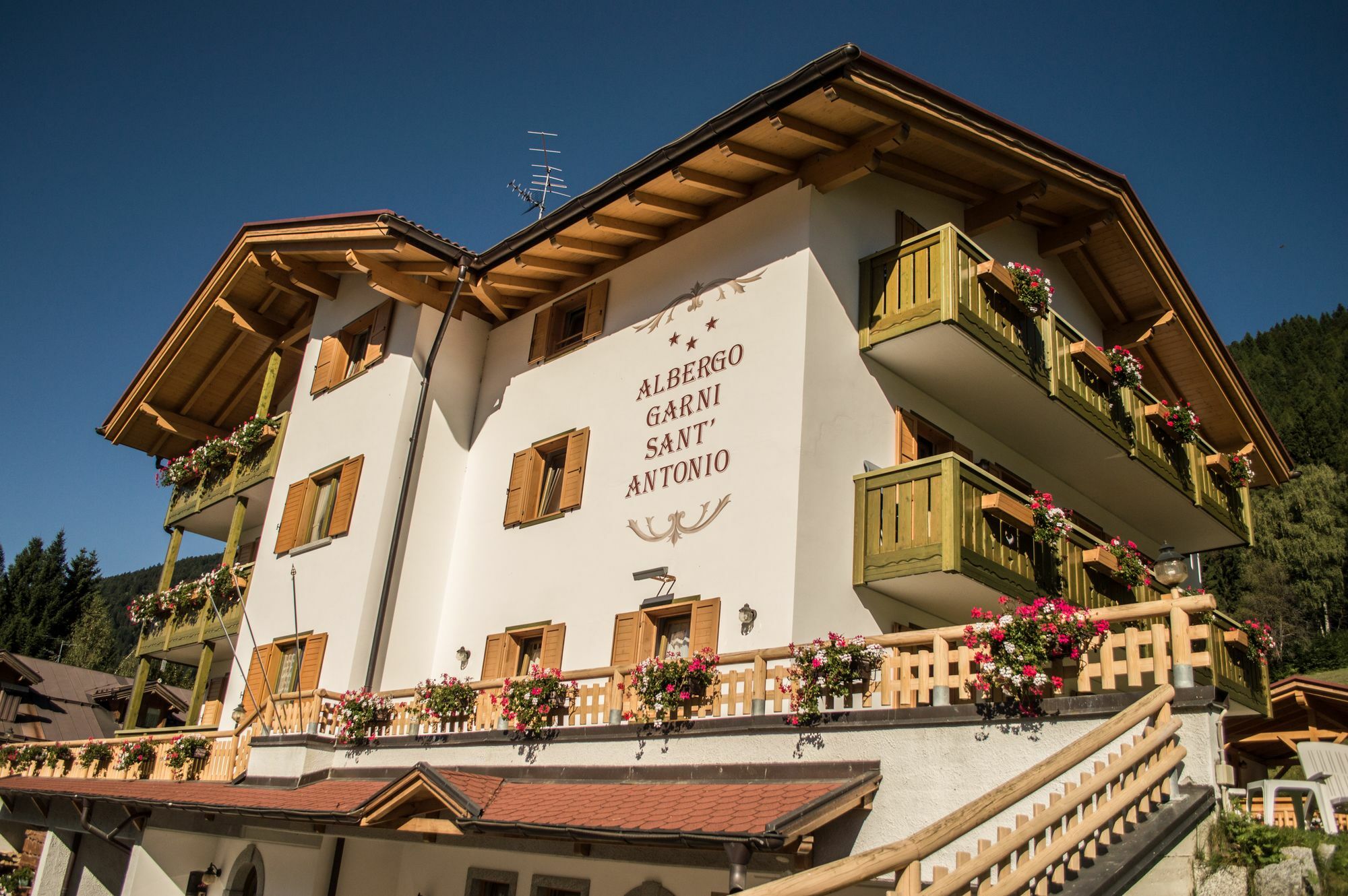 Hotel Garni Sant'Antonio Con Spa Madonna di Campiglio Bagian luar foto